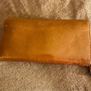 Mens Brown Leather Coach Zip Wallet, Great condition